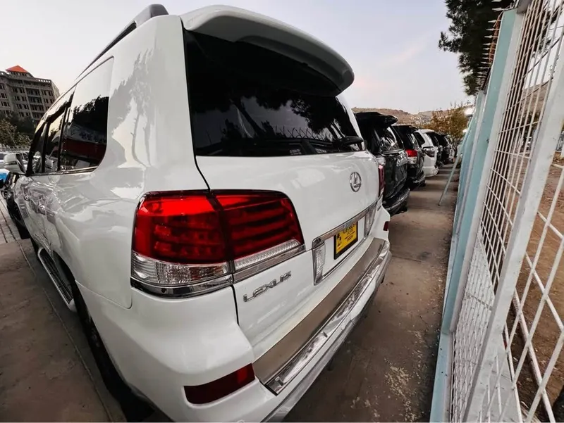 Lexus LX570 2009, Pearl White, Used (2)