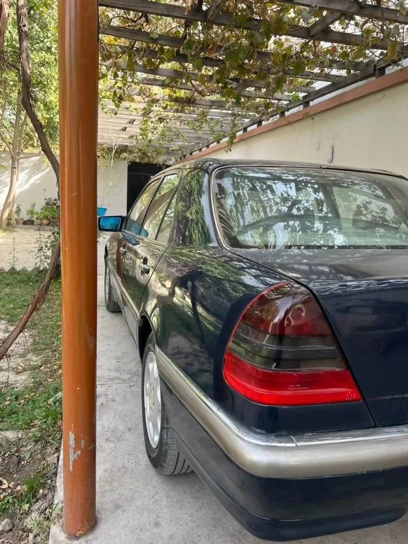 Mercedes-Benz 1997 Manual Navy Blue (3)