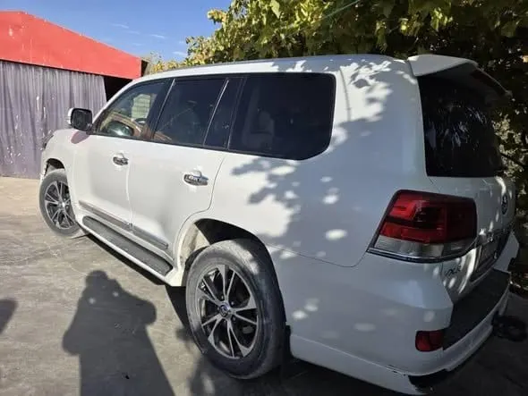 Toyota Land Cruiser VXR 2009, White, 90,000 km (4)