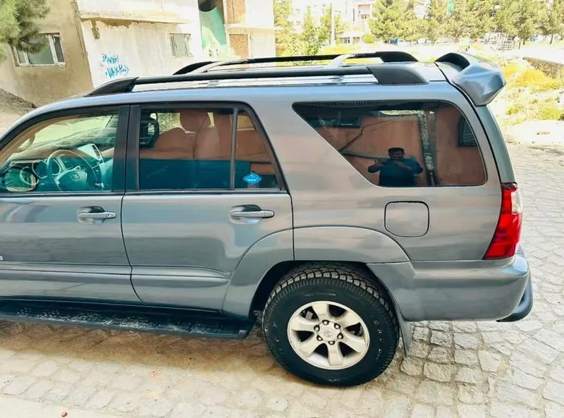 Toyota 4Runner 2004, 3-Row Company Original, 6-Cylinder Petrol (6)