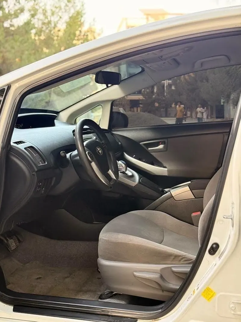 Toyota Prius Hybrid 2014 - 190,000 km (2)