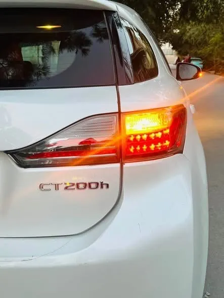 Lexus CT 200h 2013, Pearl White, Registered in Kabul, No Accident (5)
