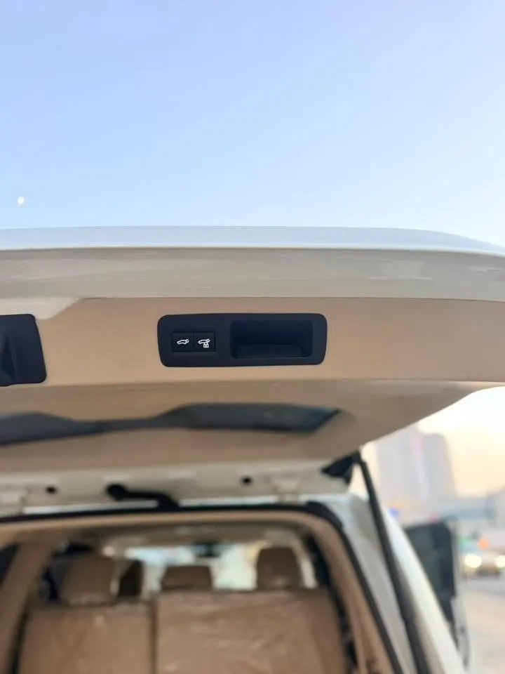 Toyota Land Cruiser GXR 2024, Petrol, Automatic (8)