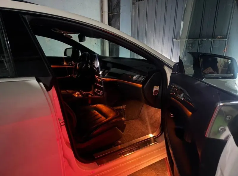Mercedes-Benz CLS 550 AMG 2012, 8-Cylinder Twin-Turbo, Full Option (3)