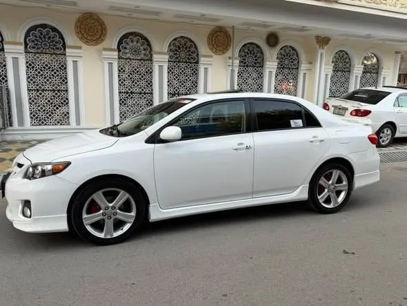 Toyota Corolla S 2013 Full Option Sunroof (2)