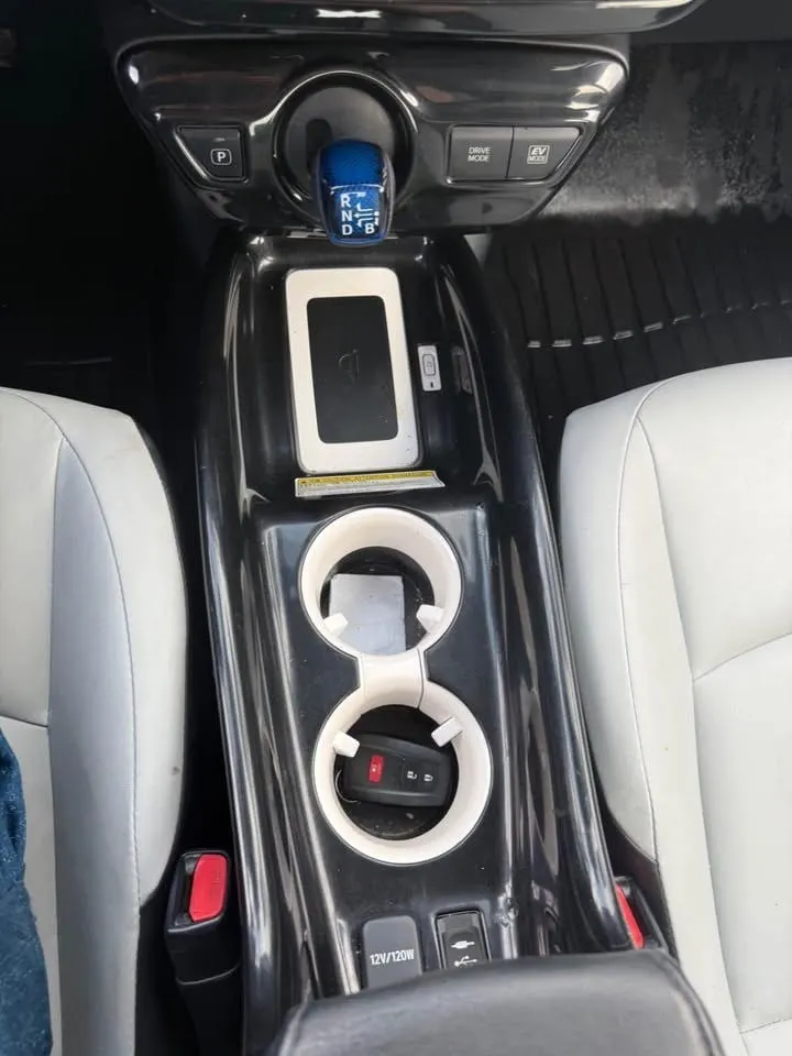 Toyota Prius 2016 Steel, Full Options, Kabul (6)