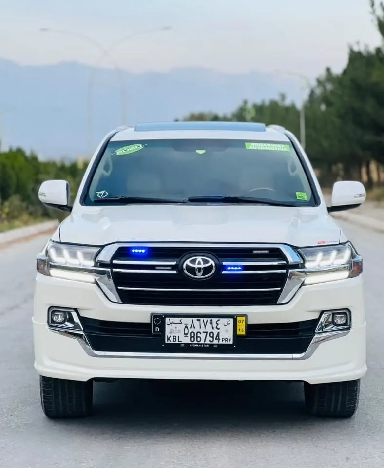 د پلورلو لپاره تویوتا لینډ کروزر ۲۰۰۸ GXR سپین (1)