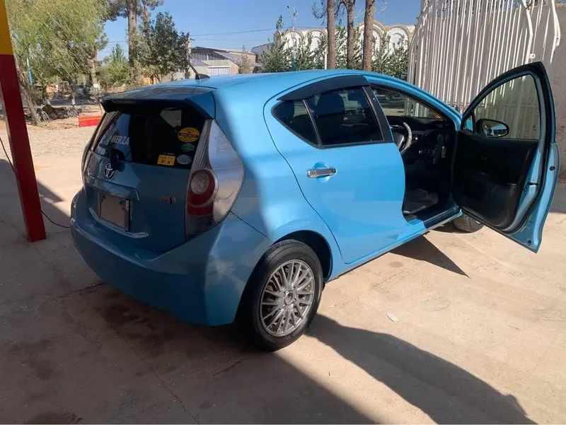 Toyota Aqua 2014, Light Blue (2)