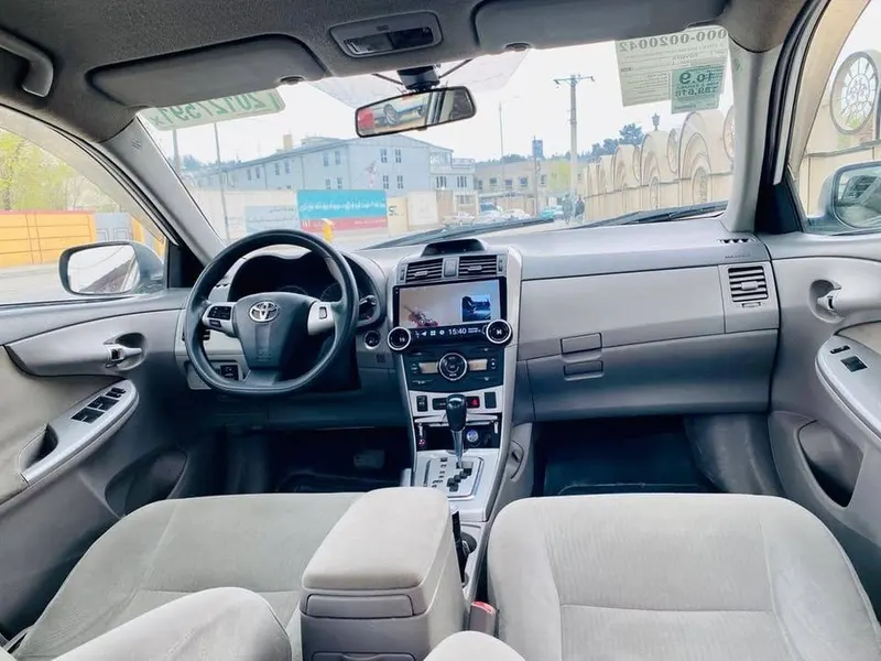 Toyota Corolla 2010 Canadian, White, 8 Airbags, ABS (2)