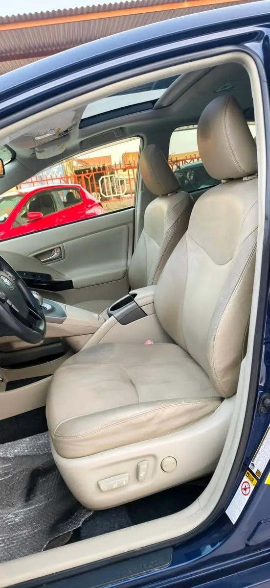 Toyota Prius G 2013 Hybrid (5)
