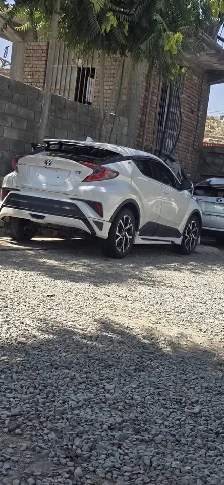 Toyota C-HR Hybrid 2017, Right-Hand Drive, 4-Cylinder, White (6)