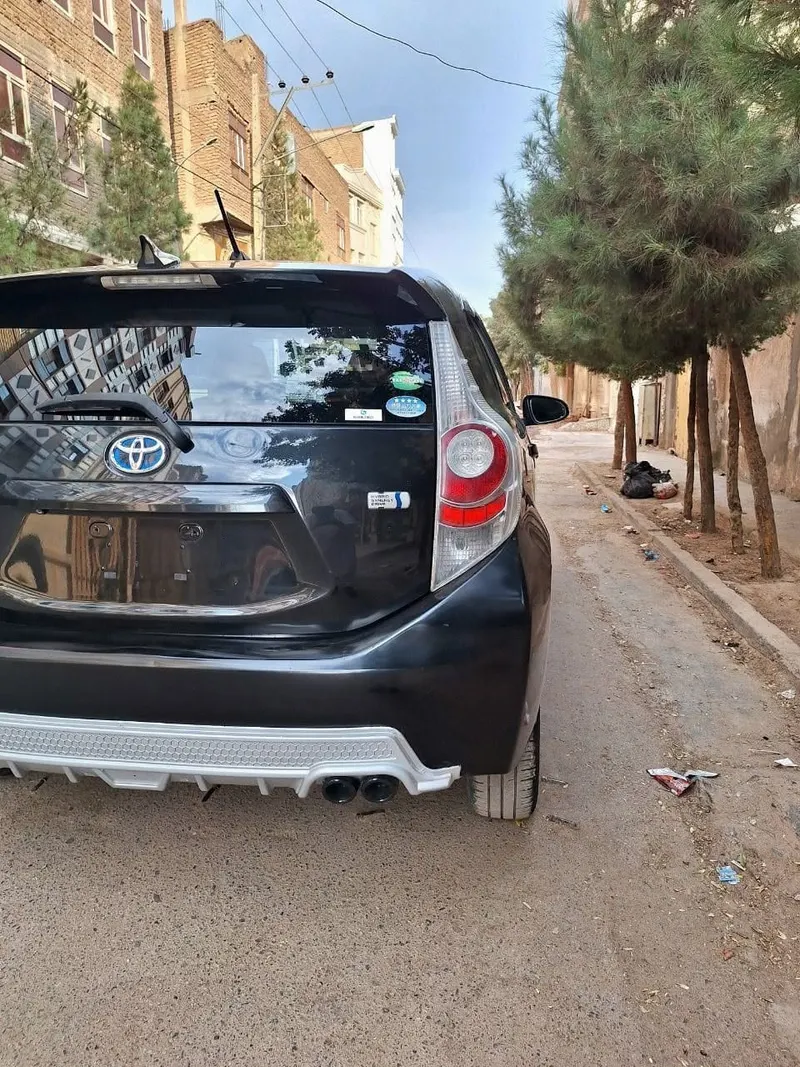 Toyota Aqua 2014 Hybrid (3)