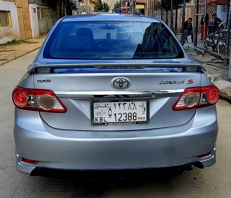 Toyota Corolla Canadian 2011, S Trim, Silver, Automatic (4)