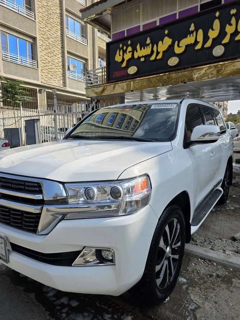 Toyota Land Cruiser VXR 2011 (2)