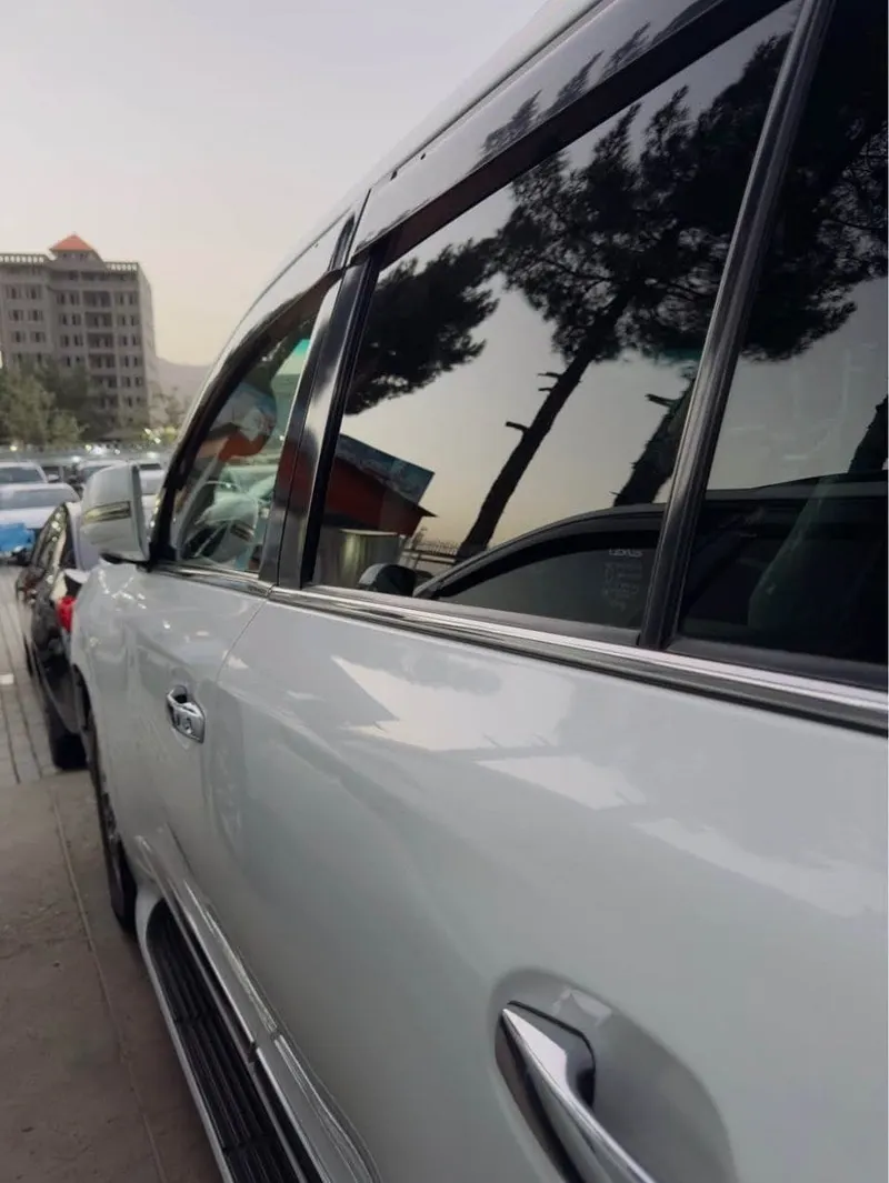 Lexus LX570 2009, Pearl White, Used (3)