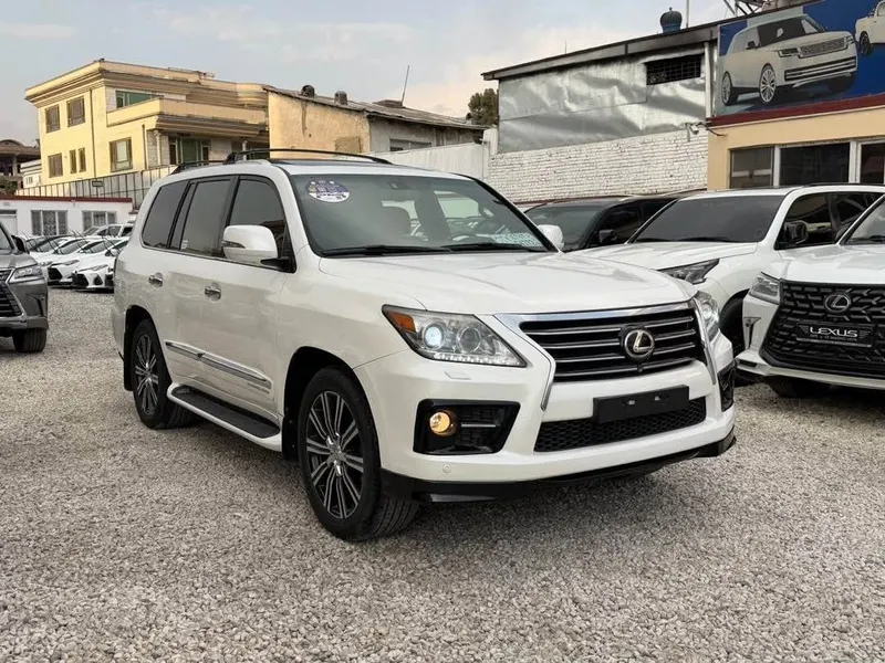 Lexus LX570 2013 White, Black Leather Interior (1)