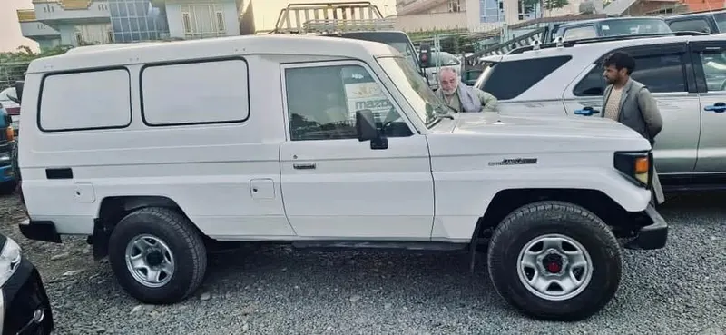 Toyota Land Cruiser Hard Top 2002 Diesel White (7)