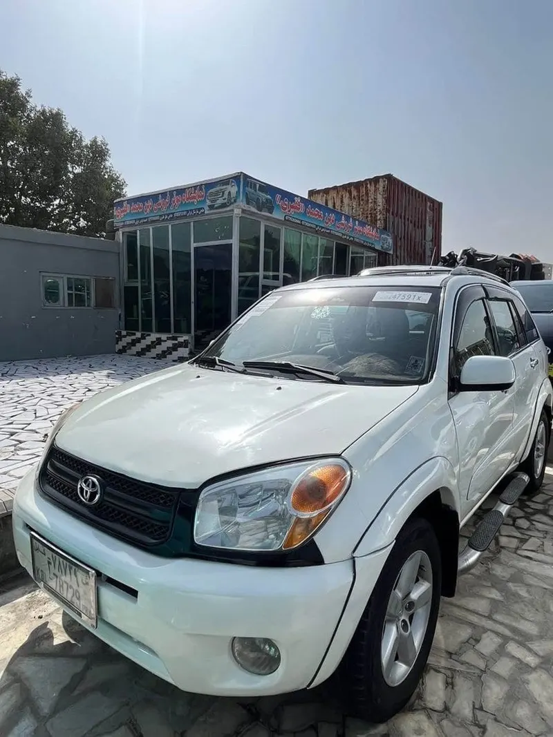 Toyota RAV4 2004 White, Automatic (2)