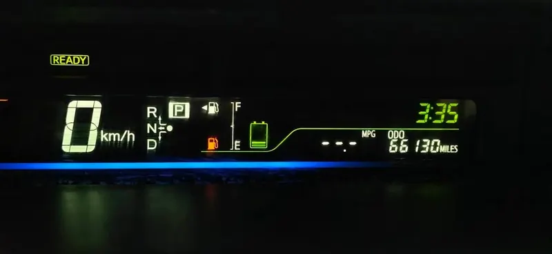 Toyota Prius V 2015 Hybrid, 66,000 km (5)