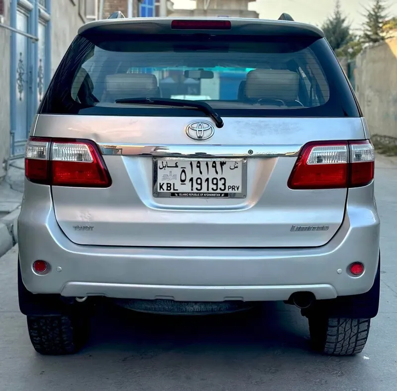 Toyota Fortuner SR5 2006, Silver, Automatic, 6-Cylinder (4)