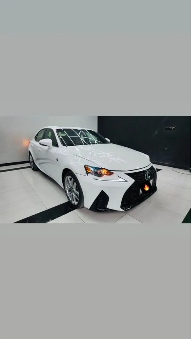 Lexus IS200t 2016 F Sport, Pearl White (3)