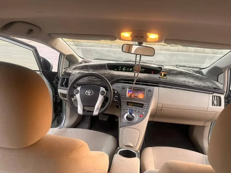 Toyota Prius Hybrid 2014، نووارد، یک مالک (6)