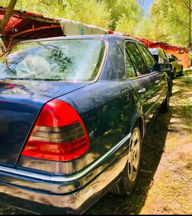 Mercedes-Benz 1995 blue sedan Kabul (2)