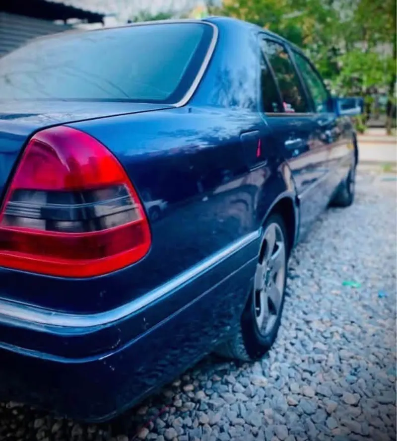 Mercedes-Benz 1995 blue sedan Kabul (4)
