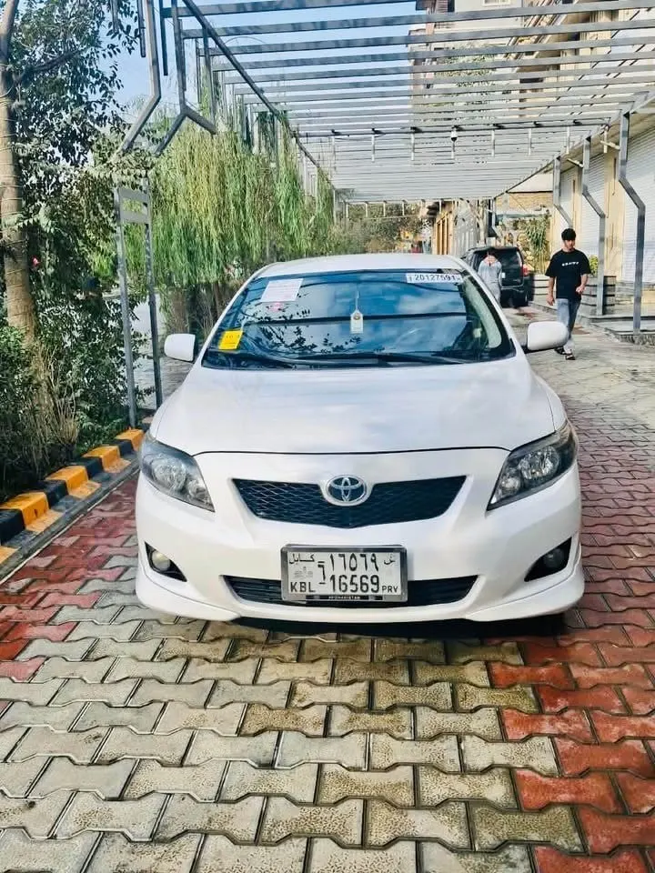 Toyota Corolla 2009 white automatic (6)