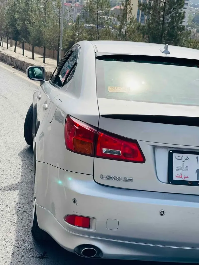 لیکسس IS 250 2007، سپین (4)