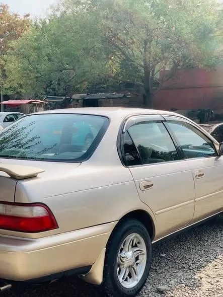 Toyota Corolla 1996 American, Gold (3)