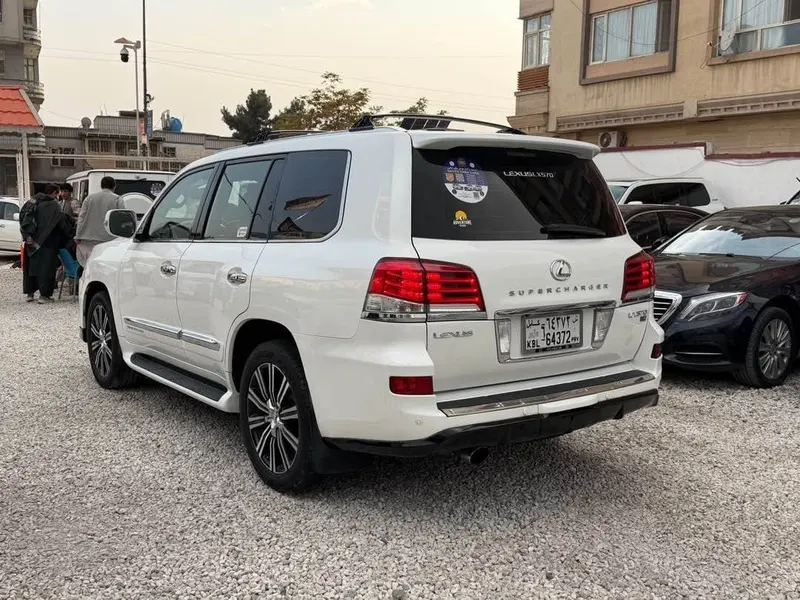 Lexus LX570 2013 White, Black Leather Interior (4)