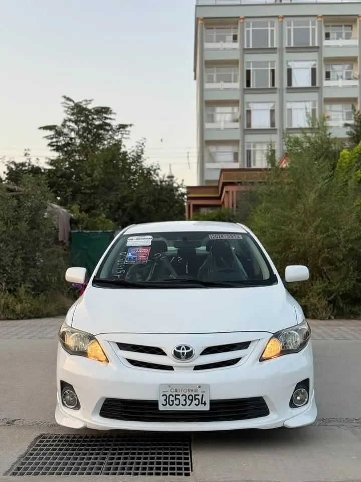 Toyota Corolla 2013, White, Full Option, 40,000 km (3)