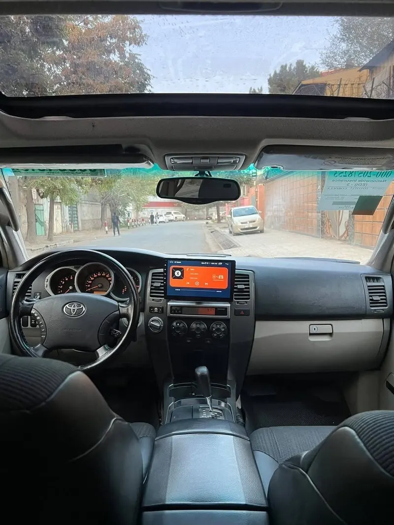 Toyota 4Runner 2004 SR5 White, 6-Cylinder Petrol (3)