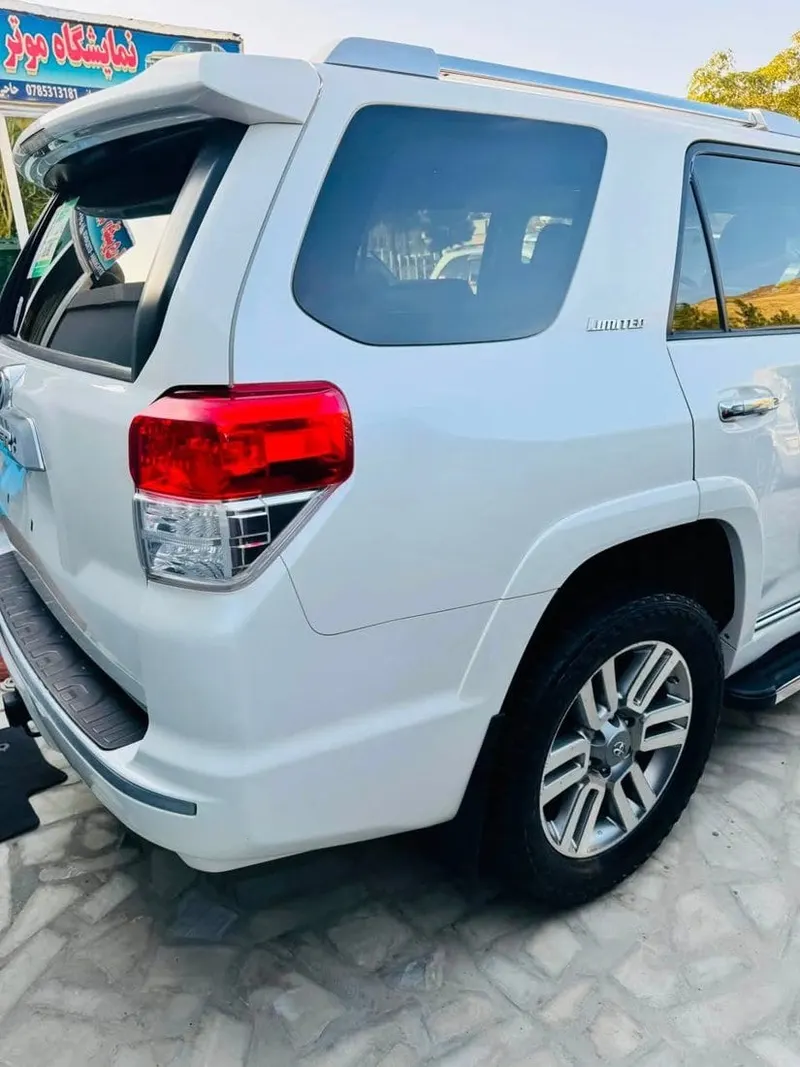 Toyota 4Runner Limited 2010, Pearl White, 6-Cylinder (4)