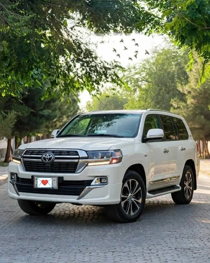 Toyota Land Cruiser Gulf 2010 VXR White (4)