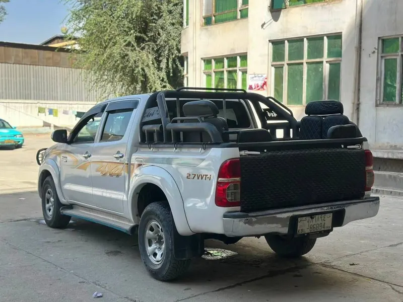 Toyota Hilux 2007 White Diesel (4)