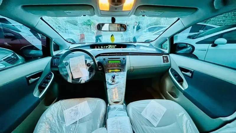 Toyota Prius 2010 American import (3)