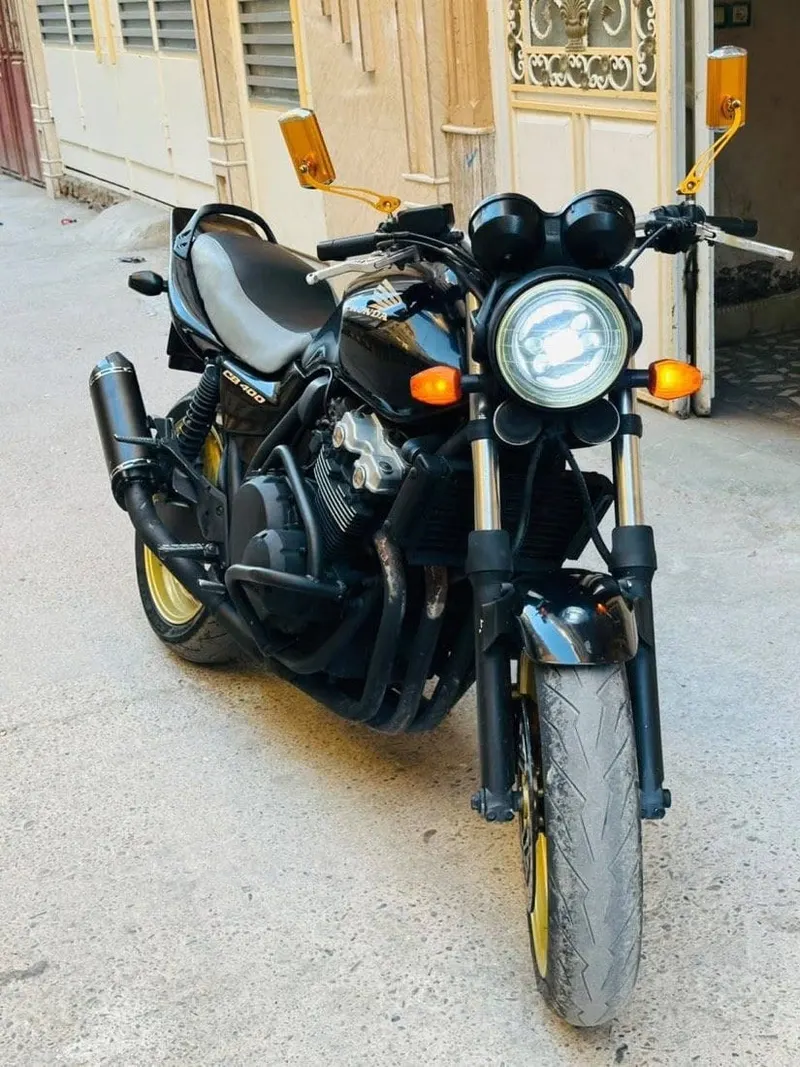 Honda CB400 Japanese motorcycle, excellent condition (1)