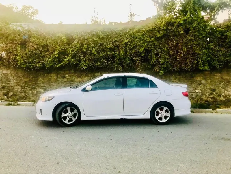 Toyota Corolla 2010, White, Automatic Transmission (2)
