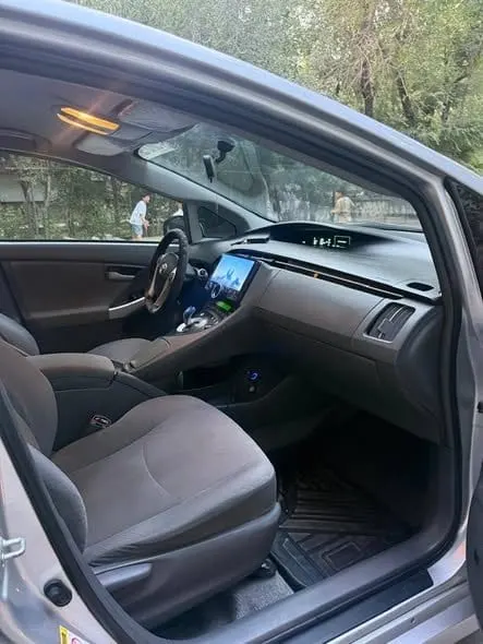 Toyota Prius Hybrid 2010, Silver, No Accident, Full Option (2)