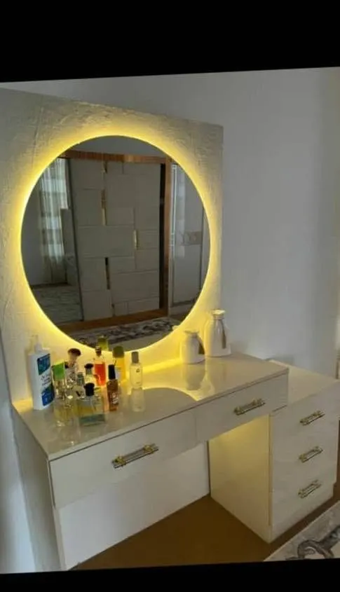 Custom Furniture - Vanity Table, Chair & Wardrobe (4)