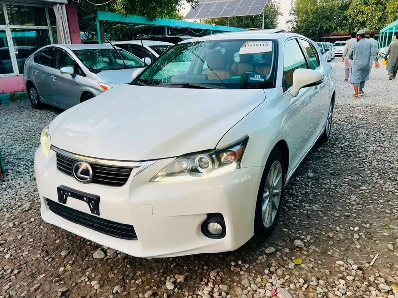 Lexus CT200h 2013 white sunroof (4)