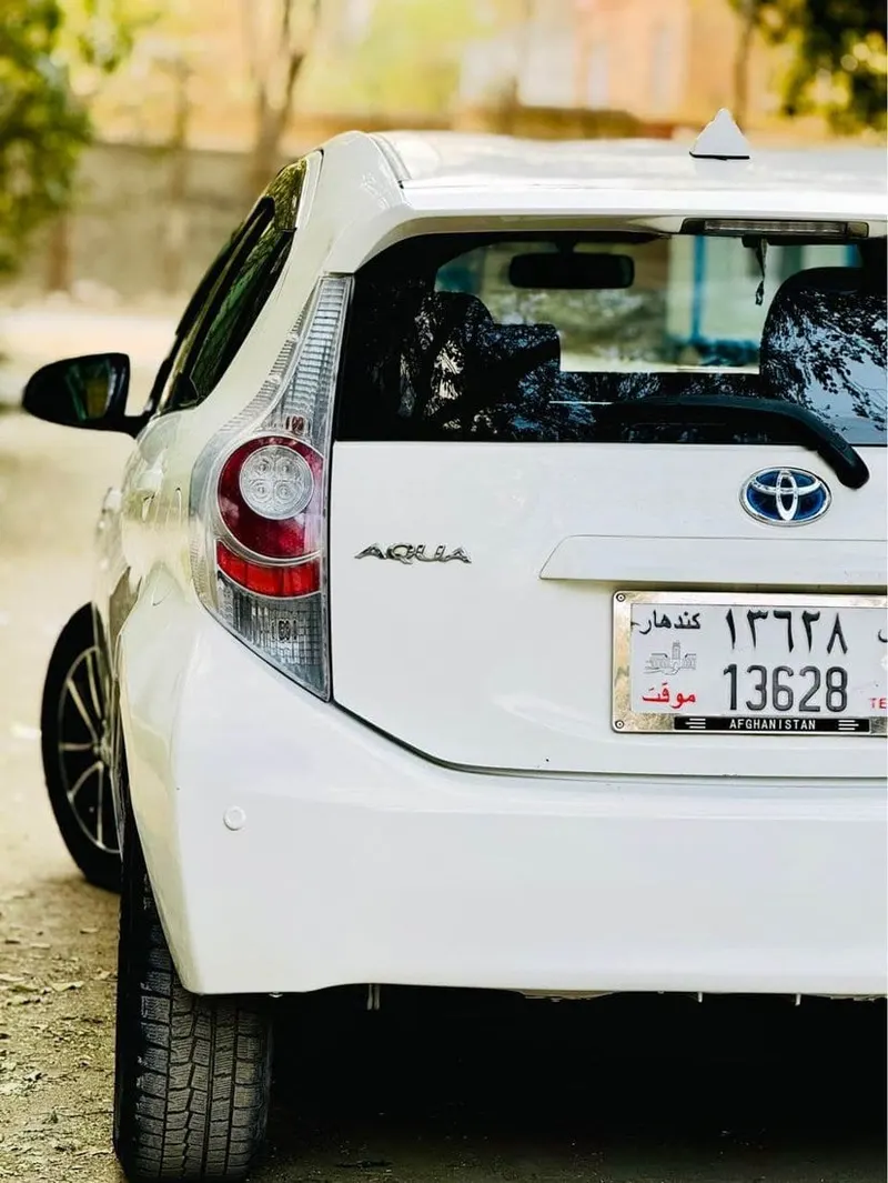 Toyota Aqua Hybrid 2012, White - 4900 USD (3)