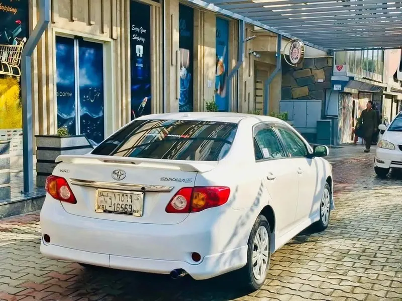 Toyota Corolla 2009 white automatic (3)