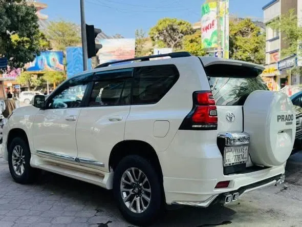 Toyota Land Cruiser Prado 2011, White, 6-Cylinder Petrol (4)