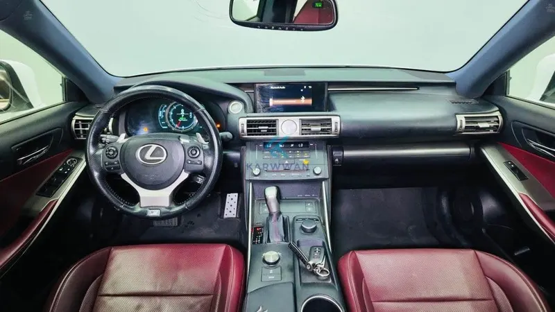 Lexus IS200t 2016 F Sport, Pearl White (5)