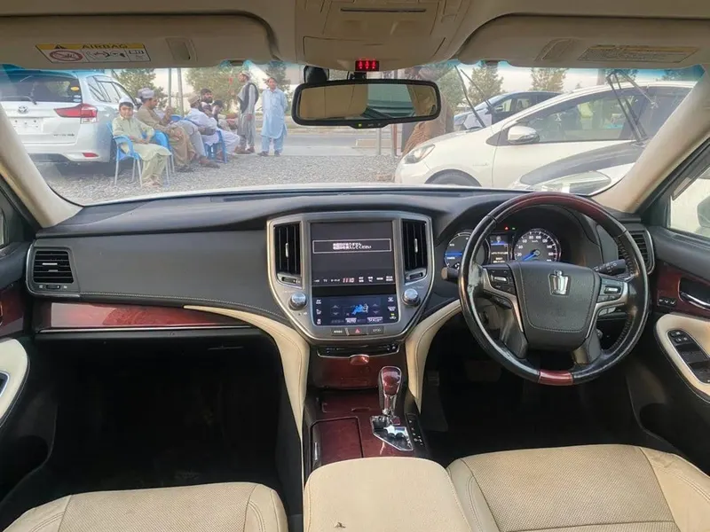 Toyota Crown Majesta Hybrid 2016, 3500 cc, Silver, Right-Hand Drive (5)