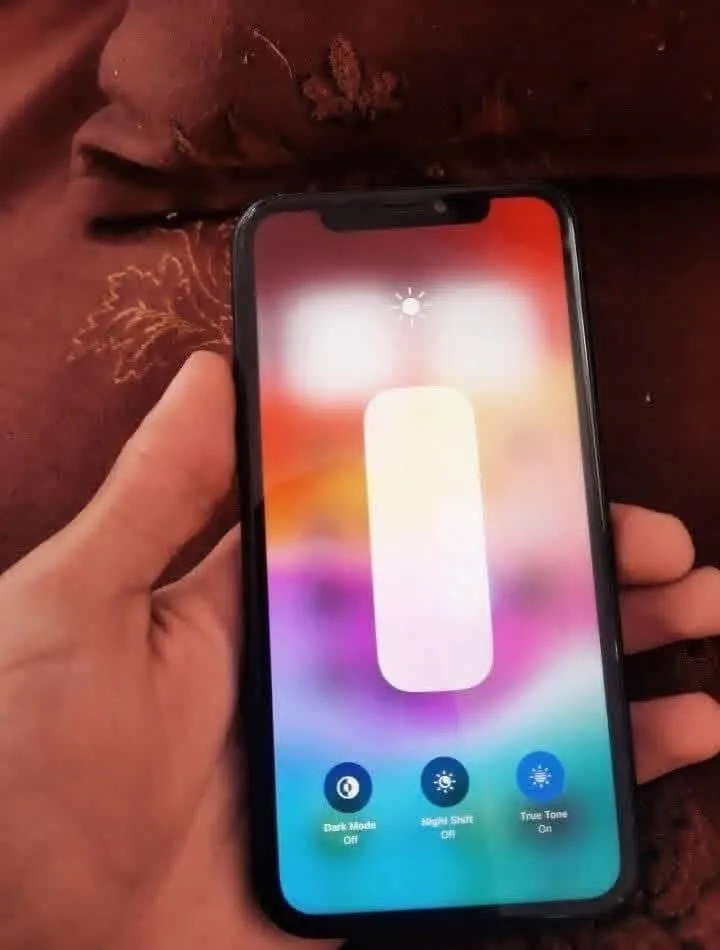 iPhone XR 64GB دارای خرابی (1)