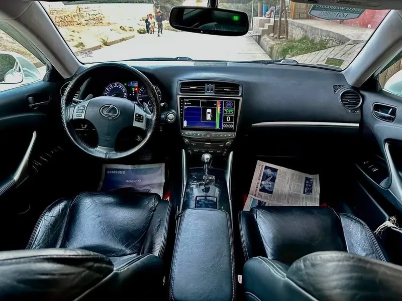 Lexus IS250 2011 Pearl White, 153000 km (4)